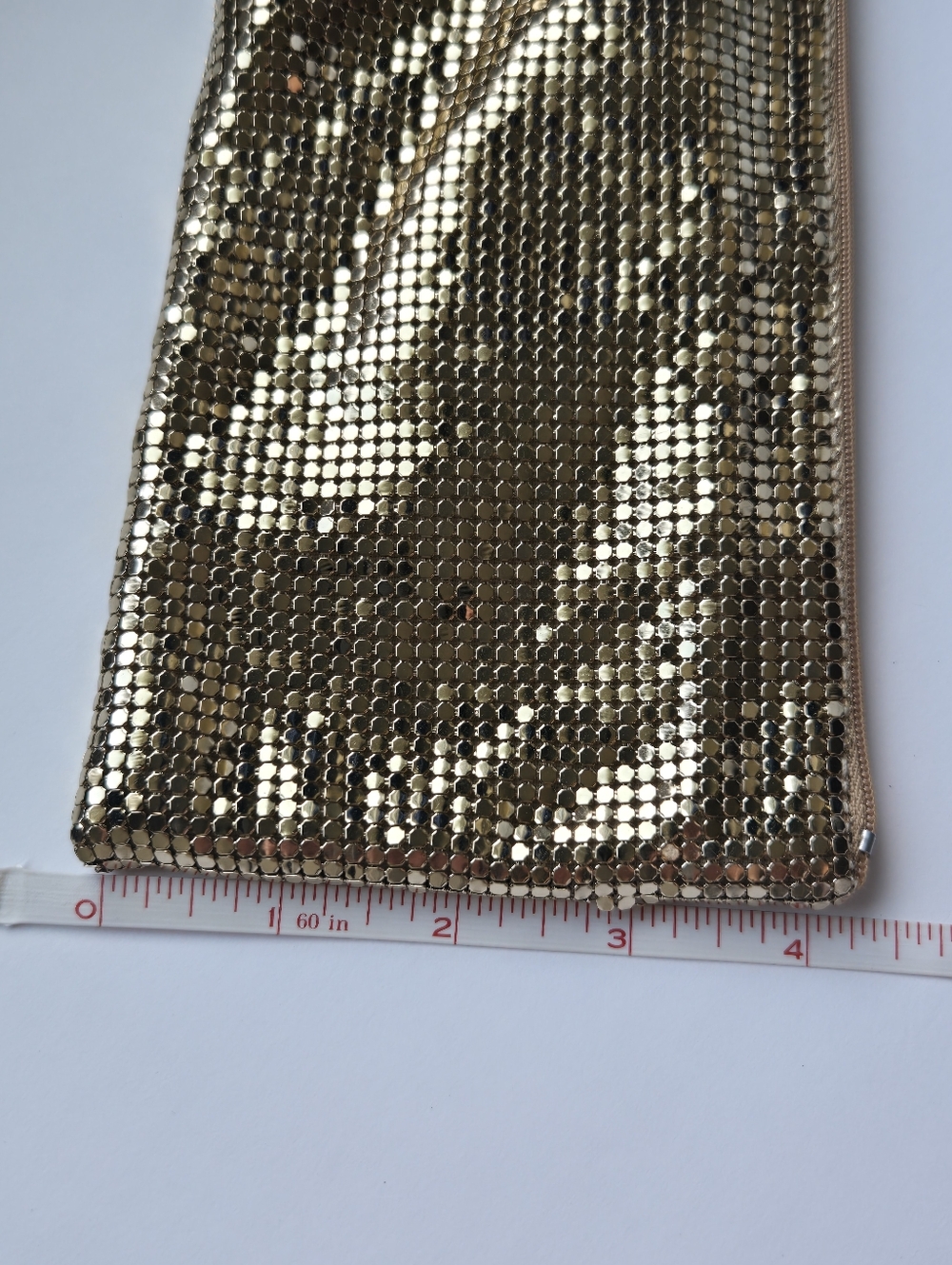 NWOT Scoop NYC Gold Metal Mesh Evening Clutch w Heart Zipper Pull - Deadstock - Picture 9 of 9
